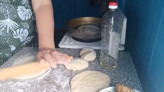 Живу как могу /Завезла дрова / Печка готова /Закидали шапками/ смотреть онлайн