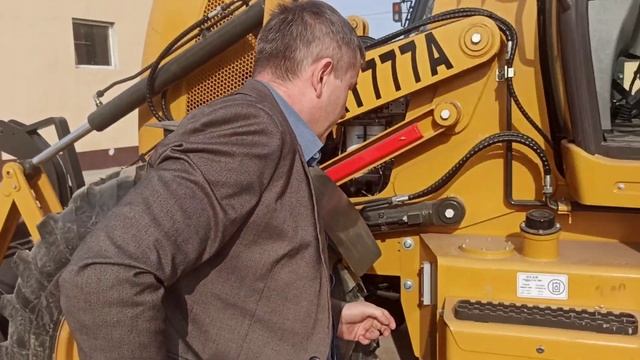 Обзор недостатков типичного Китайского экскаватора погрузчика !Часть 1 смотреть онлайн