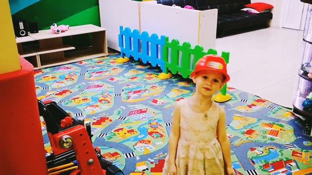 Лия идёт на праздник в Бамбини