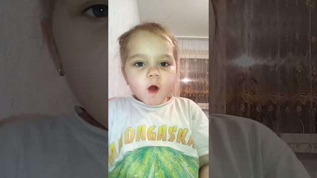 Доченька маме стишок рассказывает. смотреть онлайн