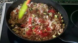 Запечённая фасоль с мясом и овощами в духовке.