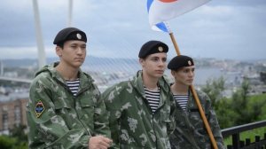 «Едут-едут БТРы» песня группы Зверобой. Клуб «Юный патриот Родины» Владивосток