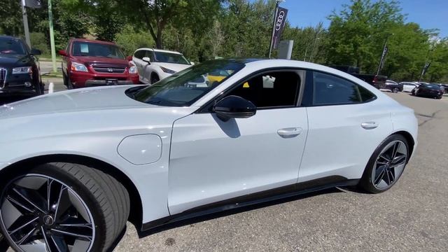 Pre-Owned 2022 Audi E-TRON GT смотреть онлайн