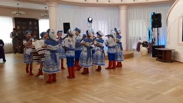 Ансамбль народной песни "Лада", "Аюшки". "Подъезжали мы под село". Рук. Оксана Михайловна Бычкова смотреть онлайн