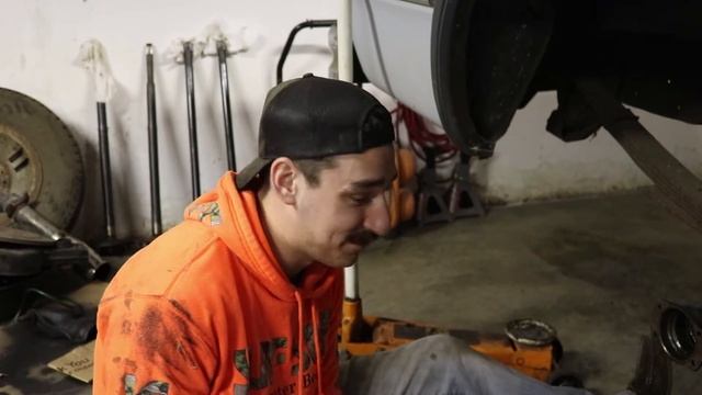 Ford 9 Inch 3rd Member & Axle Shafts Install + Cats!! смотреть онлайн