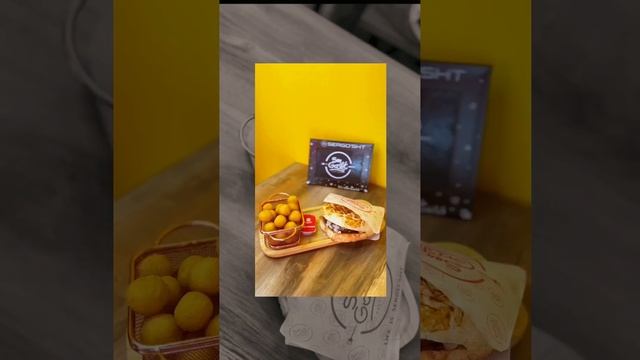 Предлагаем наш вкусный, сытный Сер Гушт?Свежая лепёшка с хрустящей корочкой, сочный вид изнутри?