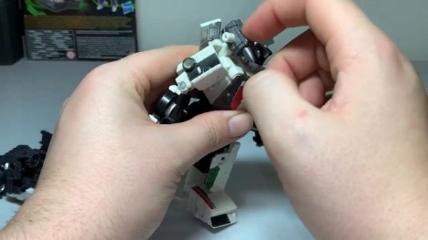 Autobot Slammer Review/Tutorial | Transformers WFC: Kingdom