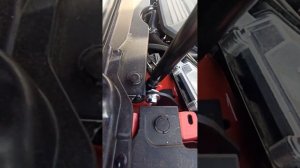 Поставили газовые упоры на Haval Jolion. Слабенькая комплектация. Приходится улучшать самому.