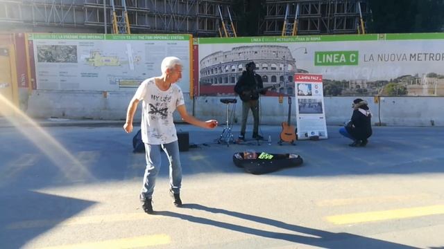 ПЕРФОМАНС у стен КОЛИЗЕЯ. Прогулка по РИМУ. смотреть онлайн