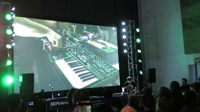 NAMM 2016 Roland A-01 with Scott Kirkland from Crystal Method смотреть онлайн