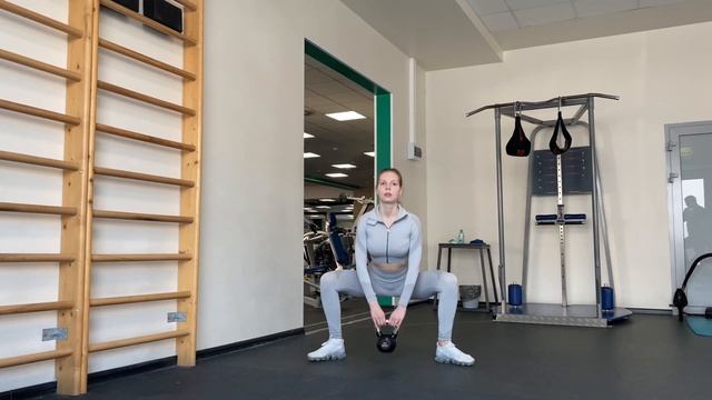 Плие ПРИСЕДАНИЯ с гирей смотреть онлайн