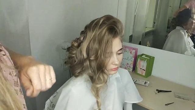 ВОЗДУШНАЯ ПРИЧЁСКА НА ТОНКИЕ ВОЛОСЫ с эффектом небрежности смотреть онлайн