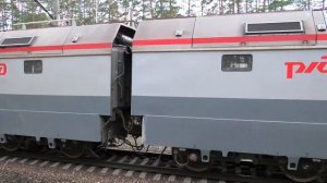 2ЭС6-667 «Синара» с грузовым поездом