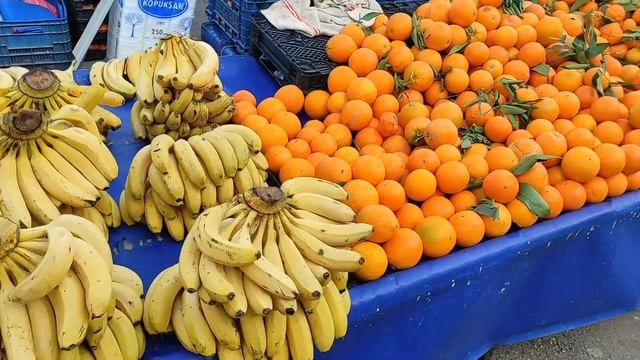 Дешевые фрукты и овощи на турецком базаре. Анталья район Кызыларык смотреть онлайн