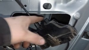 Замена замка передней правой двери на авто Renault Laguna II
