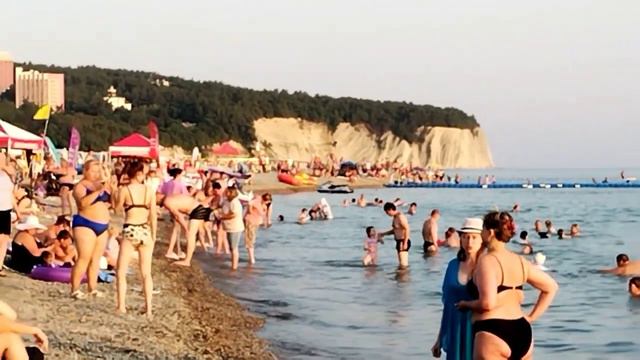ДИВНОМОРСКОЕ / ВЕЧЕРНЕЕ тёплое МОРЕ / МЕСТ на ПЛЯЖЕ НЕТ??? смотреть онлайн