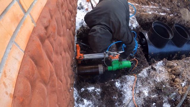 Алмазное бурение бетона. Как просверлить отверстие в фундаменте для канализационной трубы септика! смотреть онлайн