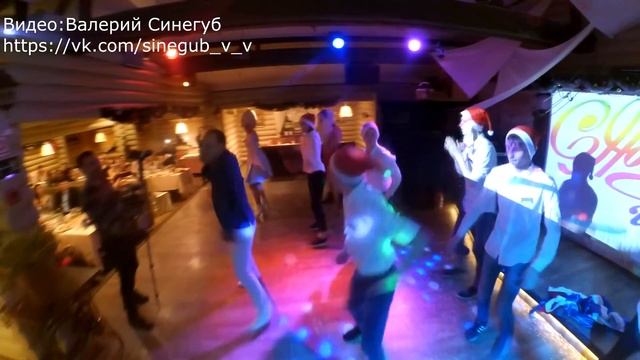 Танец от персонала ресторана Причал на спортивной 27 Тольятти