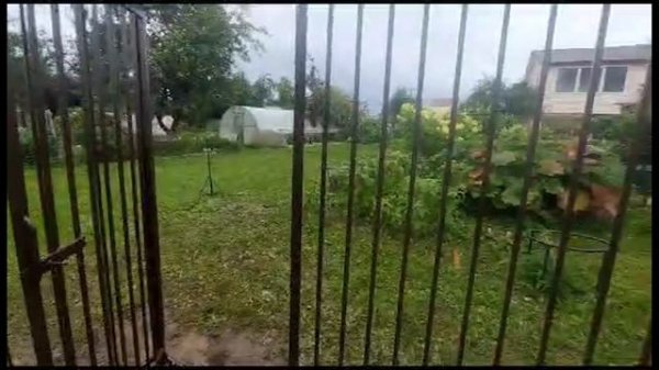 Вольер для собаки с выгулом .