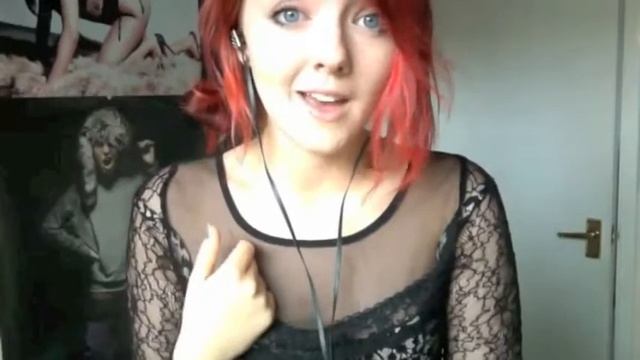 Красивая девушка чудесно поет / Pretty girl sings beautifully. смотреть онлайн