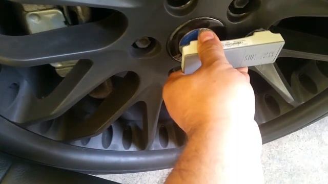 Remove Wheel Center Cap (Smart way) Replacement how to take hubcap off rim cap remove смотреть онлайн