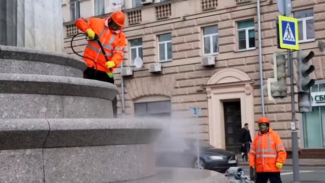 Фонтан «Наталья и Александр» у Никитских ворот привели в порядок после зимы смотреть онлайн