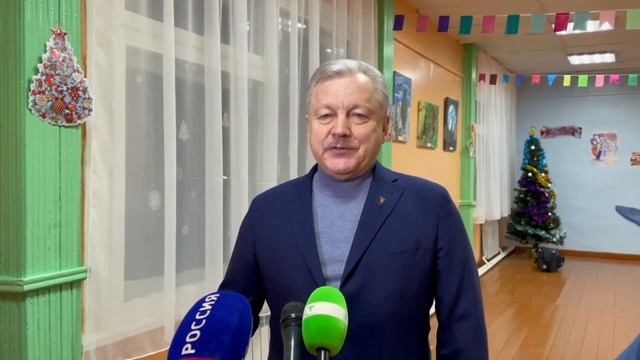 Поздравления с Днём рождения города сегодня первыми принимали ученики и педагоги школы №8 в Сухом