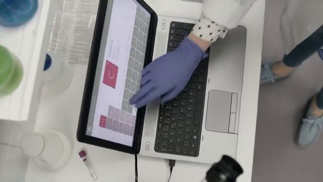 Гаджет, превращающий обычный экран ноутбука в сенсорный смотреть онлайн