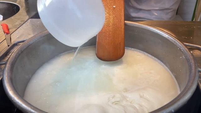 как на самом деле делают итальянский сыр mozzarella? смотреть онлайн