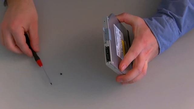 Toshiba Satellite L750, L755, L750D, L755D: Austauschen des optischen Laufwerks смотреть онлайн