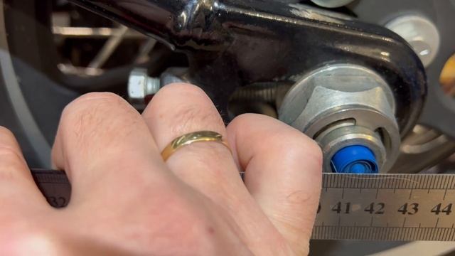 Регулировка оси заднего колеса Харлей Дэвидсон Софтейл Harley Davidson Softail rear wheel adjustmen смотреть онлайн