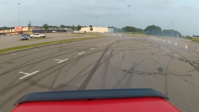 Ford sierra 2.9 turbo doing som drift moves and and a burnout смотреть онлайн