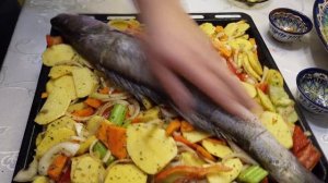 СУДАК В ДУХОВКЕ, РЫБА ЗАПЕЧЕНАЯ С ОВОЩАМИ В ДУХОВКЕ