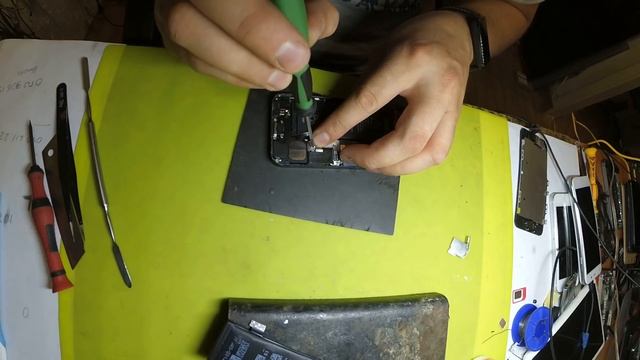 Iphone5, 5s отходит дисплей от корпуса, замена аккумулятора