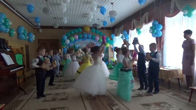 "Прощальный танец" в исполнении детей подг. гр №3 МБДОУ "ЦРР - д/с "Сказка" смотреть онлайн