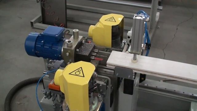 Автоматический присадочно-фрезерный станок царговых элементов двери «masterPROFF – Z3 К2» смотреть онлайн