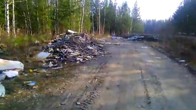 Свалка мусора между Пышмой и Екатеринбургом смотреть онлайн