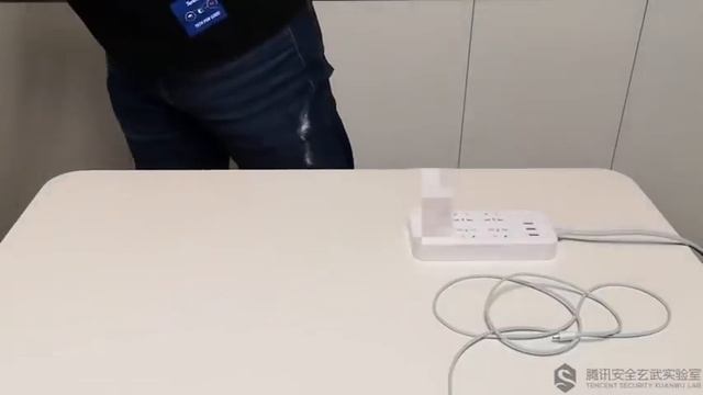 Tencent Security Lab demos a BadPower attack смотреть онлайн