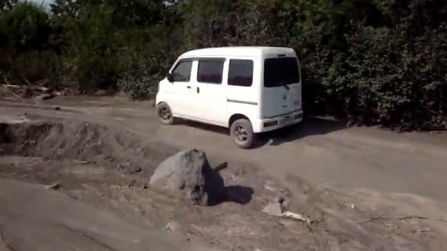 Сухая речка, отворот в лес на пути к вулкнам смотреть онлайн