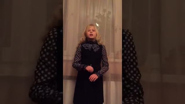 Страна читающая — Вероника Солдатова читает произведение «Свинья под Дубом» И А Крылова смотреть онлайн