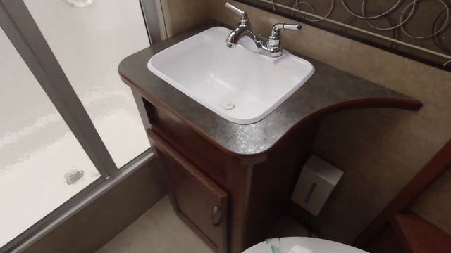 A closer look at the Winnebago minnie winnie 22R rental we took to Arches National Park Utah смотреть онлайн