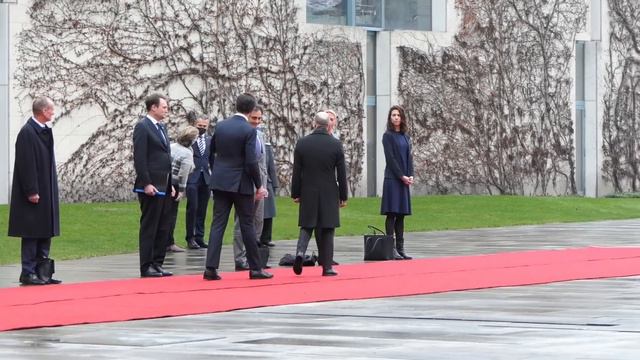Ehrenkompanie - Niederlande Ministerpräsident - Militärische Ehren смотреть онлайн