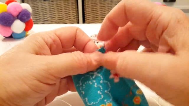 КУКЛЫ ИЗ НОСКОВ СВОИМИ РУКАМИ.. How to make a doll from a sock смотреть онлайн