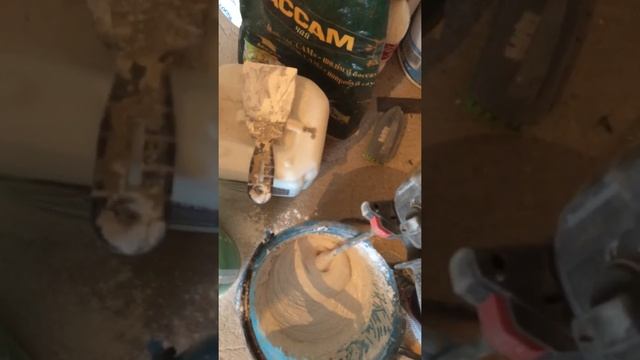 Как заделать трещины в стене