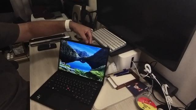 ThinkPad X1 Carbon Gen 10 Intel (14") 30th Anniversary Edition - Black Carbon Fiber Woven Cover смотреть онлайн