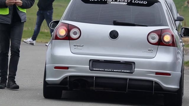 Insane loud Volkswagen Golf MK5 GT ( pops and bangs ) (Flames) смотреть онлайн