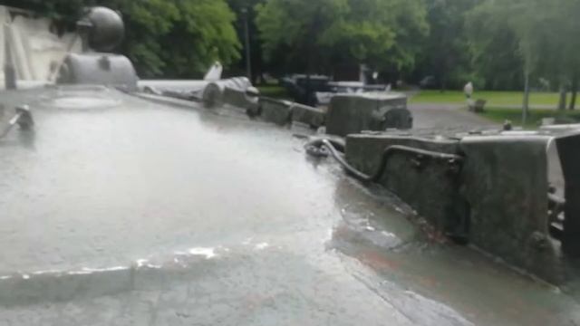 Украинские танки Т-64А (Б)? и Т-80УД в Москве смотреть онлайн