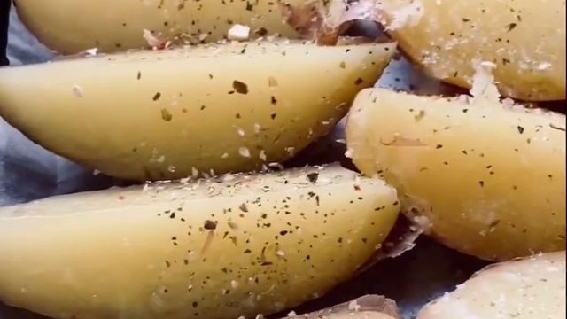 Вкуснейшая картошка по деревенски! Картошка по-деревенски в духовке, запеченная в духовке смотреть онлайн