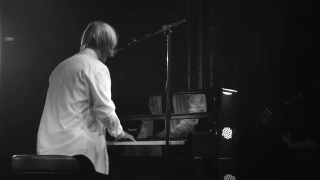 Tom Odell on the Roland FP-80 Digital Piano смотреть онлайн