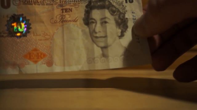 £10 note trick make the Queen happy or sad смотреть онлайн